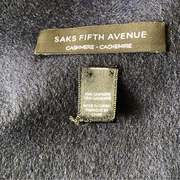 NWOT Saks Fifth Avenue 100 cashmere scarf w fringe navy blue 12x64” - Picture 2 of 6